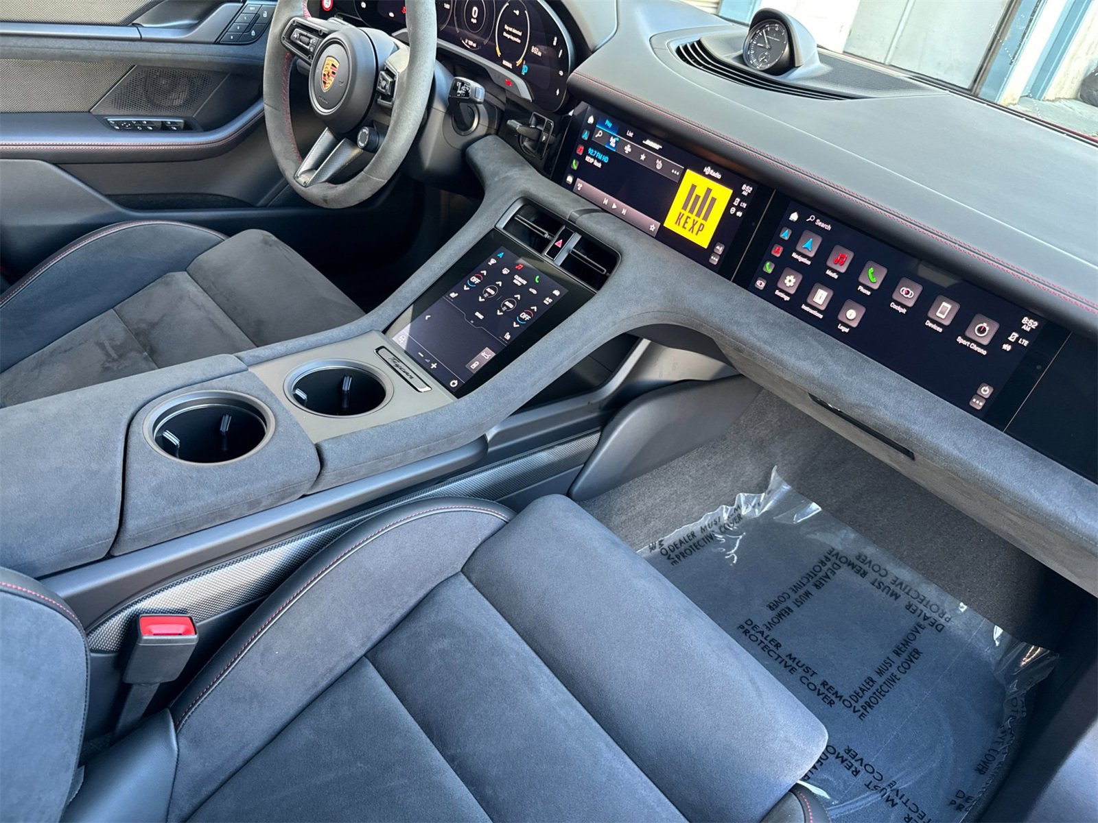 Used 2024 Porsche Taycan GTS image 18