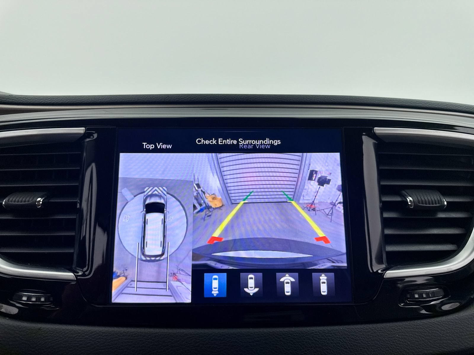 Used 2018 Chrysler Pacifica Touring-L Plus w/ Advanced Safetytec Group FWD image 10