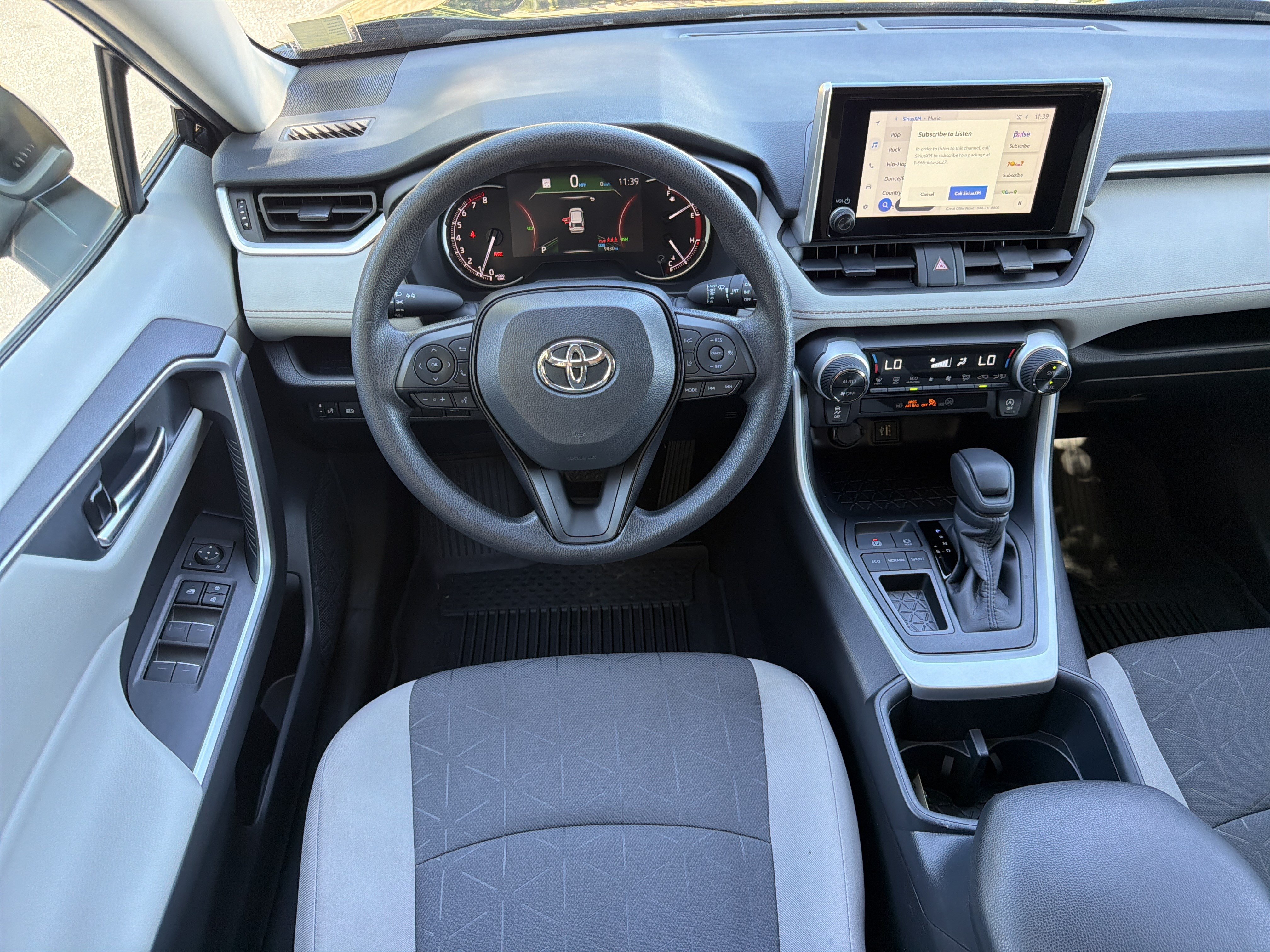 Used 2025 Toyota RAV4 XLE w/ Convenience Package FWD image 23