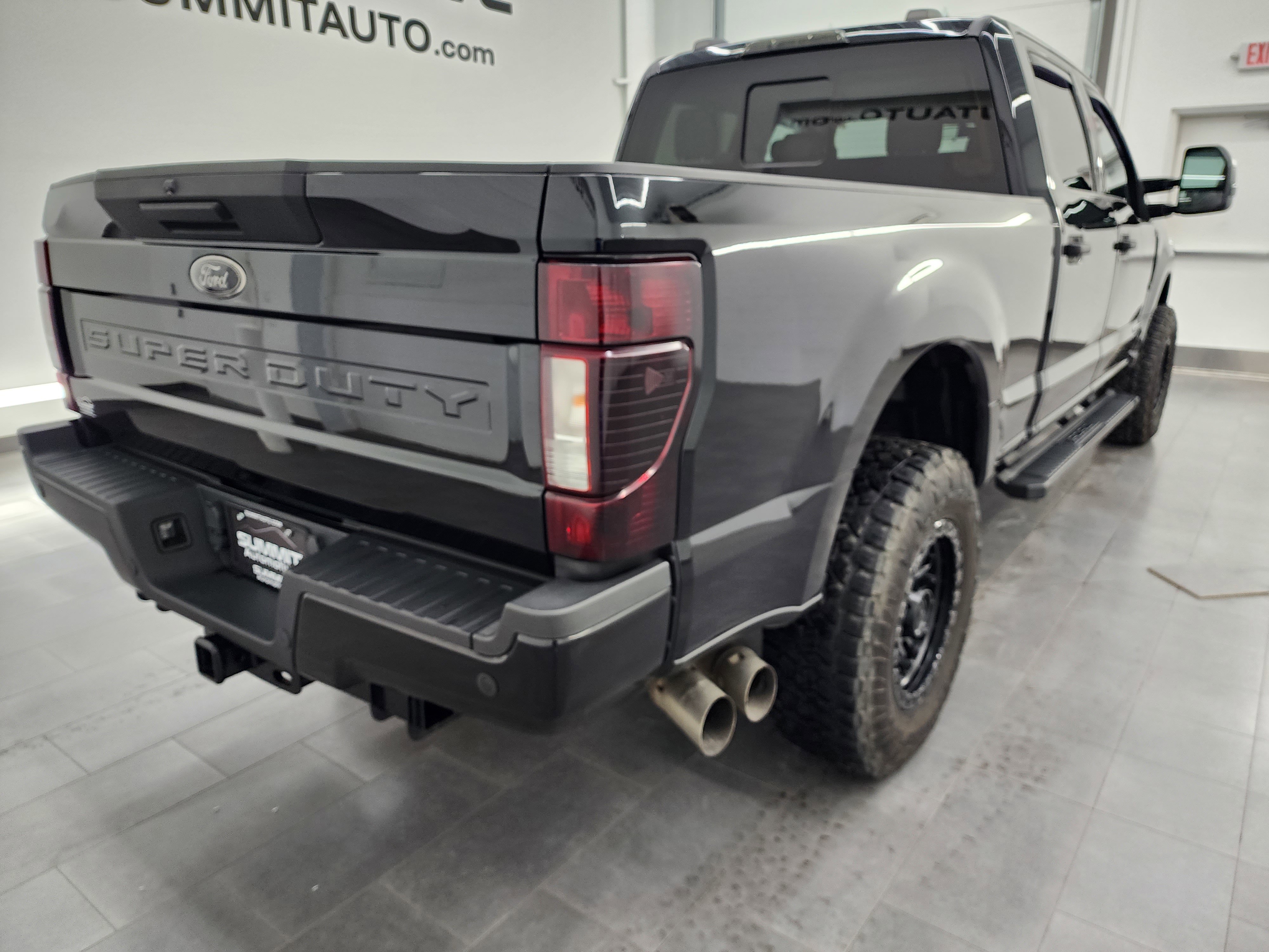 Used 2022 Ford F250 XLT w/ Black Appearance Package AWD/4WD image 4
