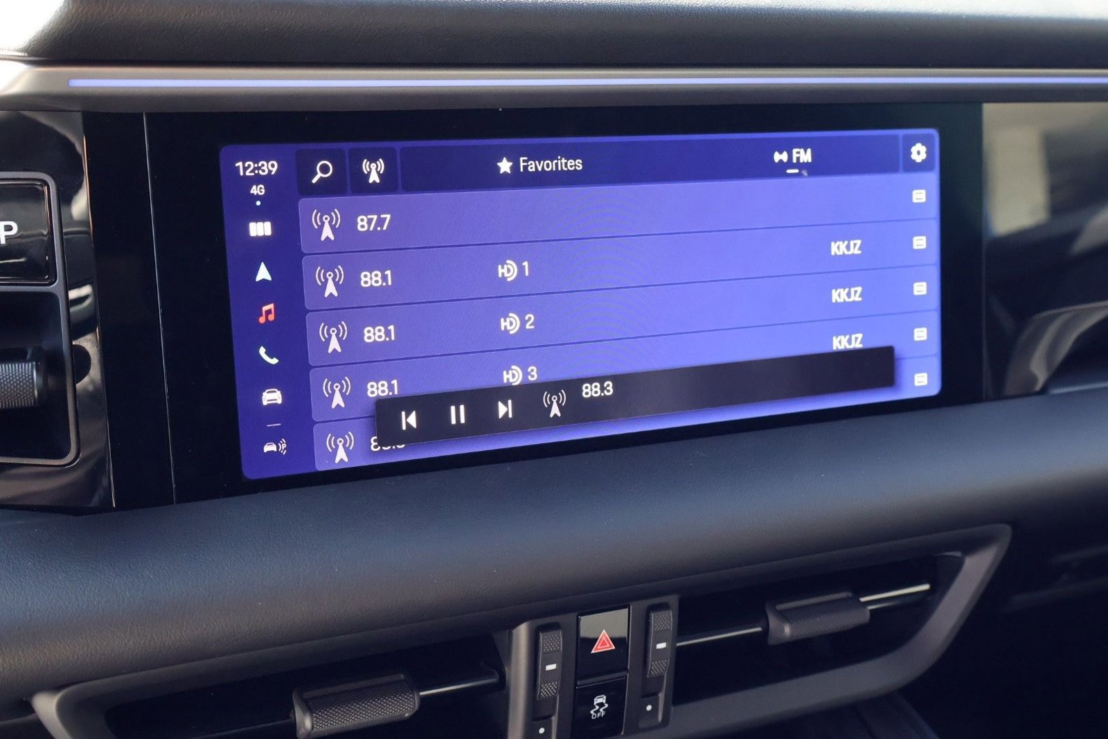 Certified 2024 Porsche Macan 4 Electric image 17