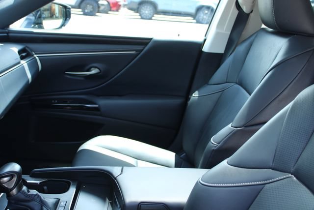 Used 2025 Lexus ES 300h w/ Premium Package FWD image 26
