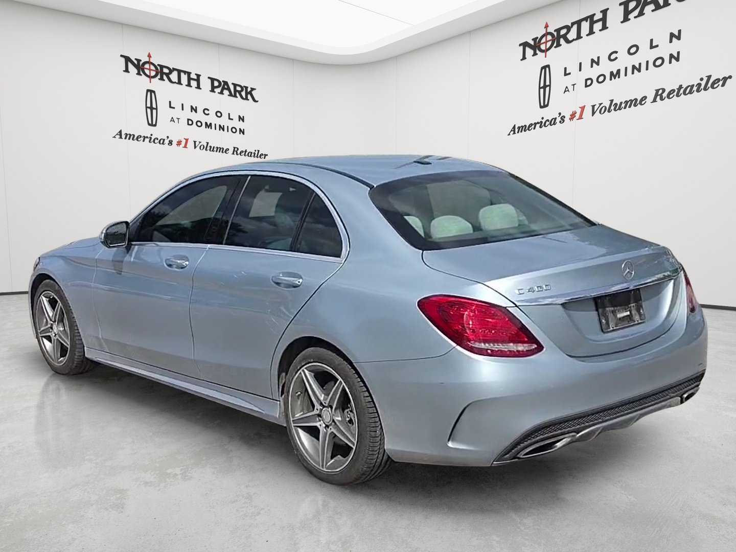 Used 2015 Mercedes-Benz C 400 4MATIC image 3