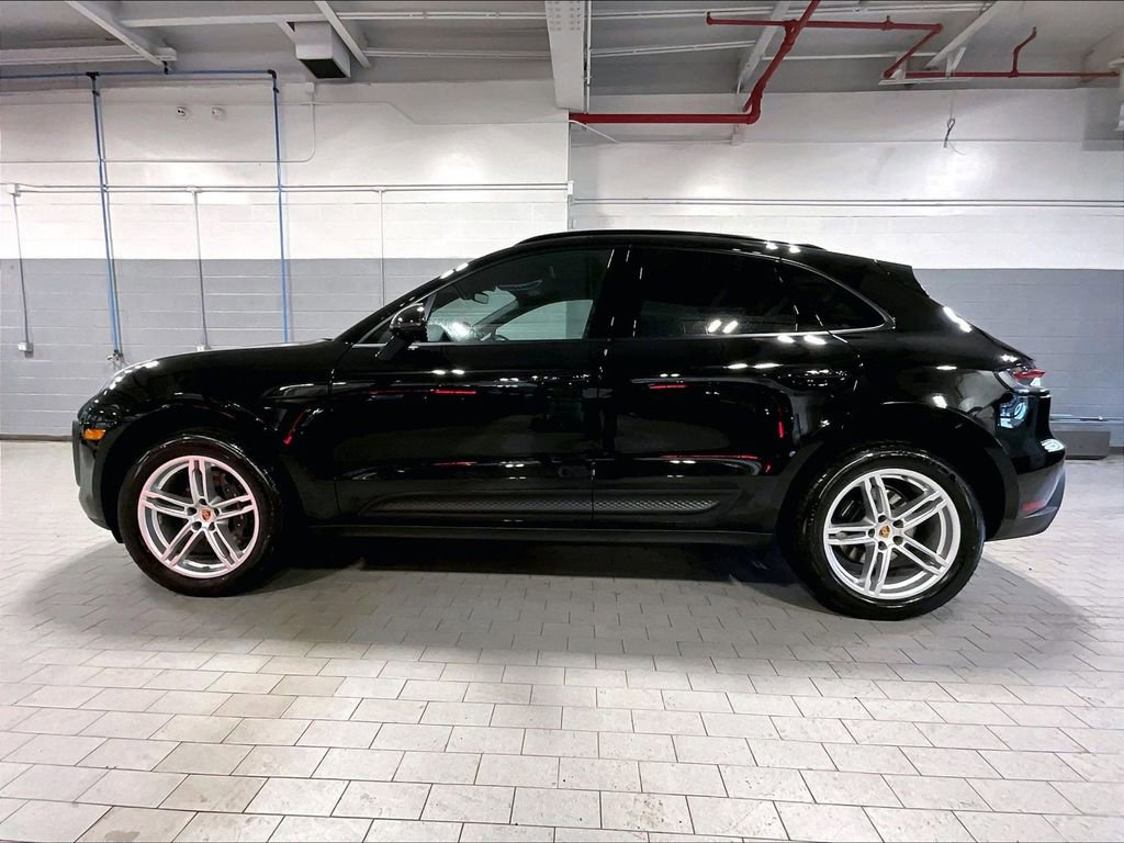 Certified 2023 Porsche Macan AWD/4WD image 2
