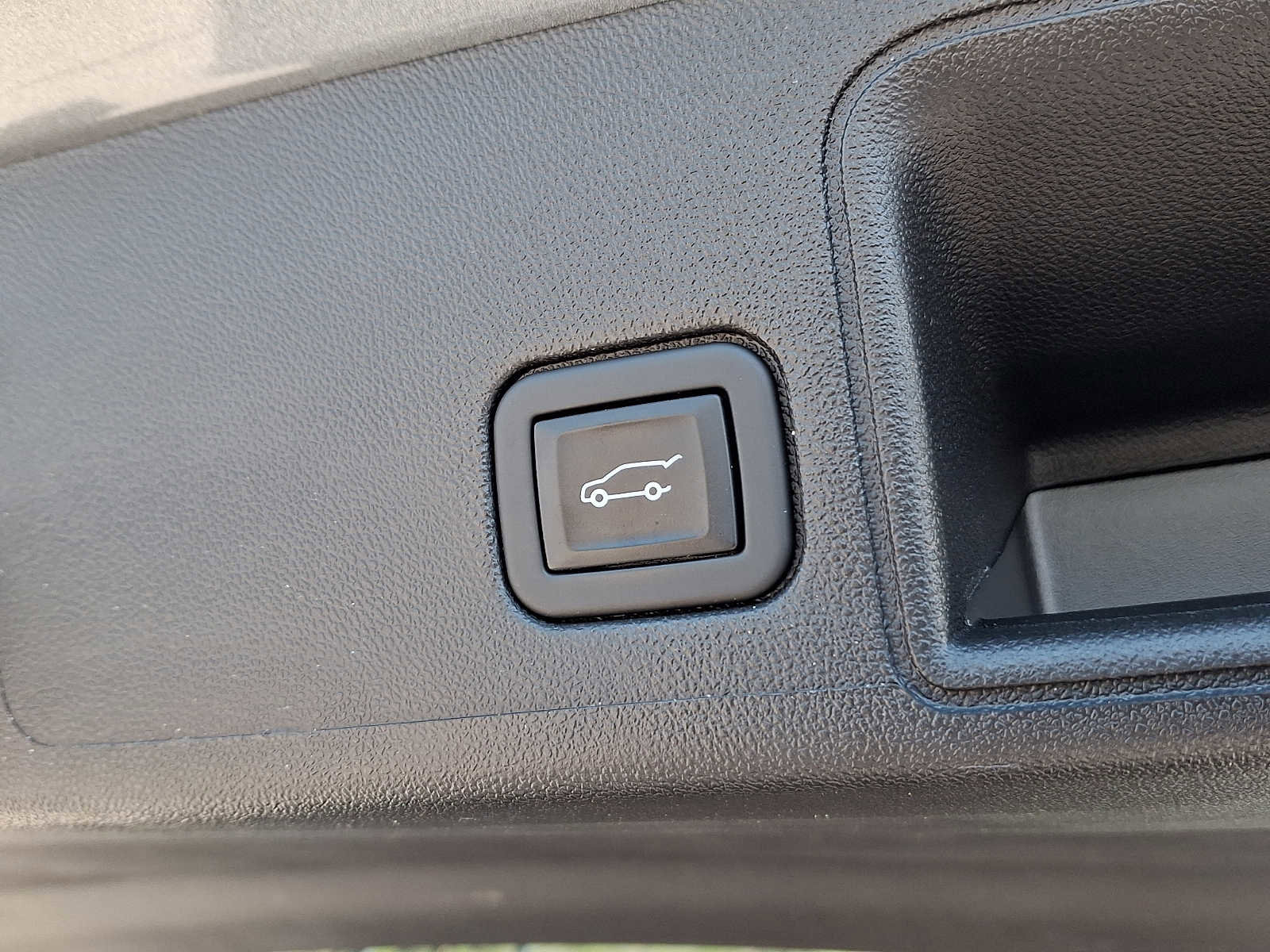 Used 2023 GMC Terrain SLE w/ Driver Convenience Package FWD image 32