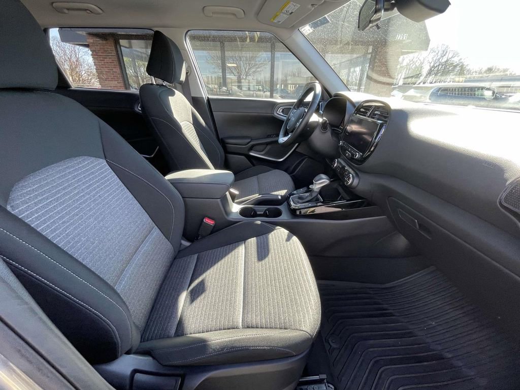 Used 2023 Kia Soul EX image 15