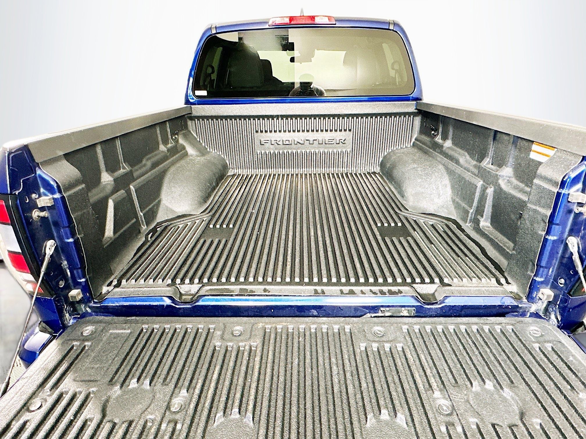 Used 2023 Nissan Frontier SV image 26