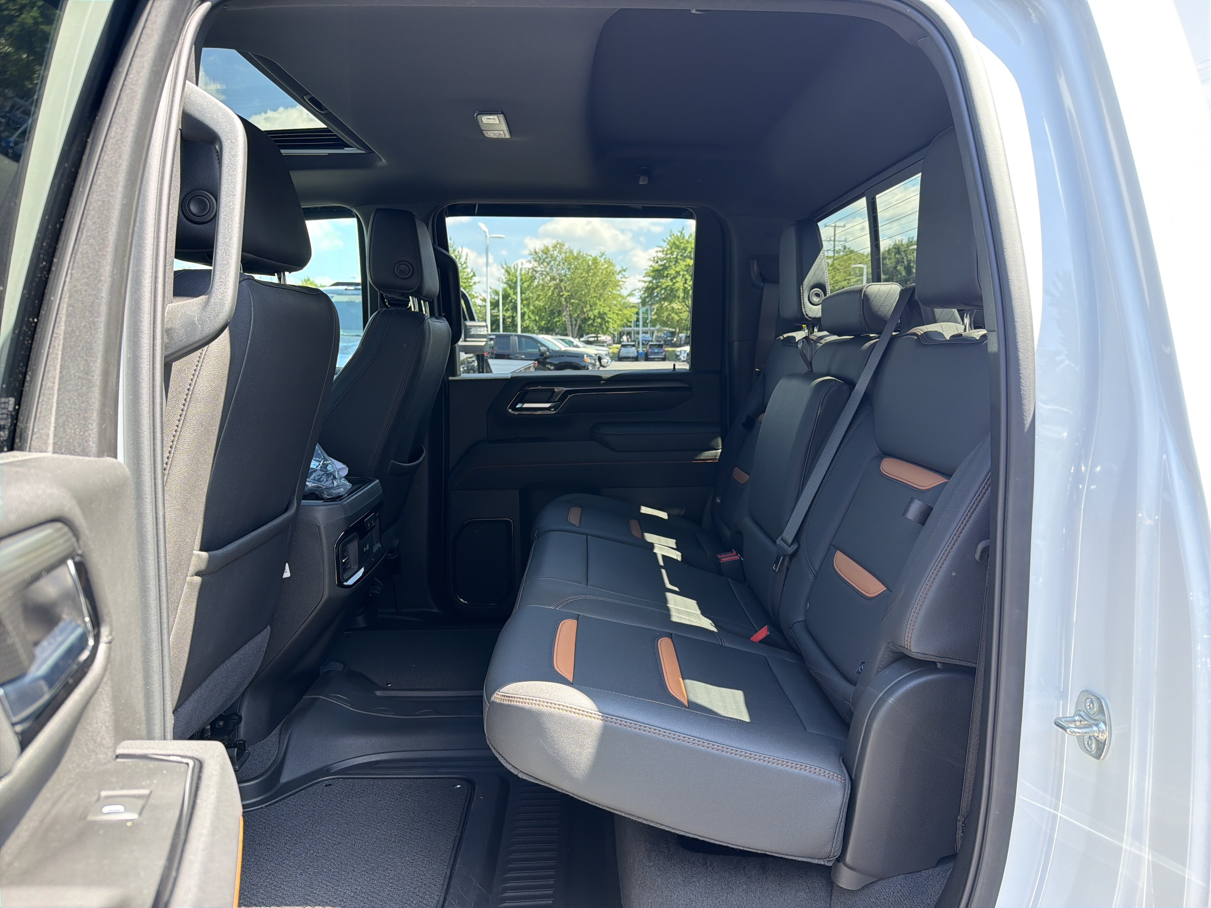 Used 2025 GMC Sierra 2500 AT4 w/ AT4 Premium Plus Package AWD/4WD image 32
