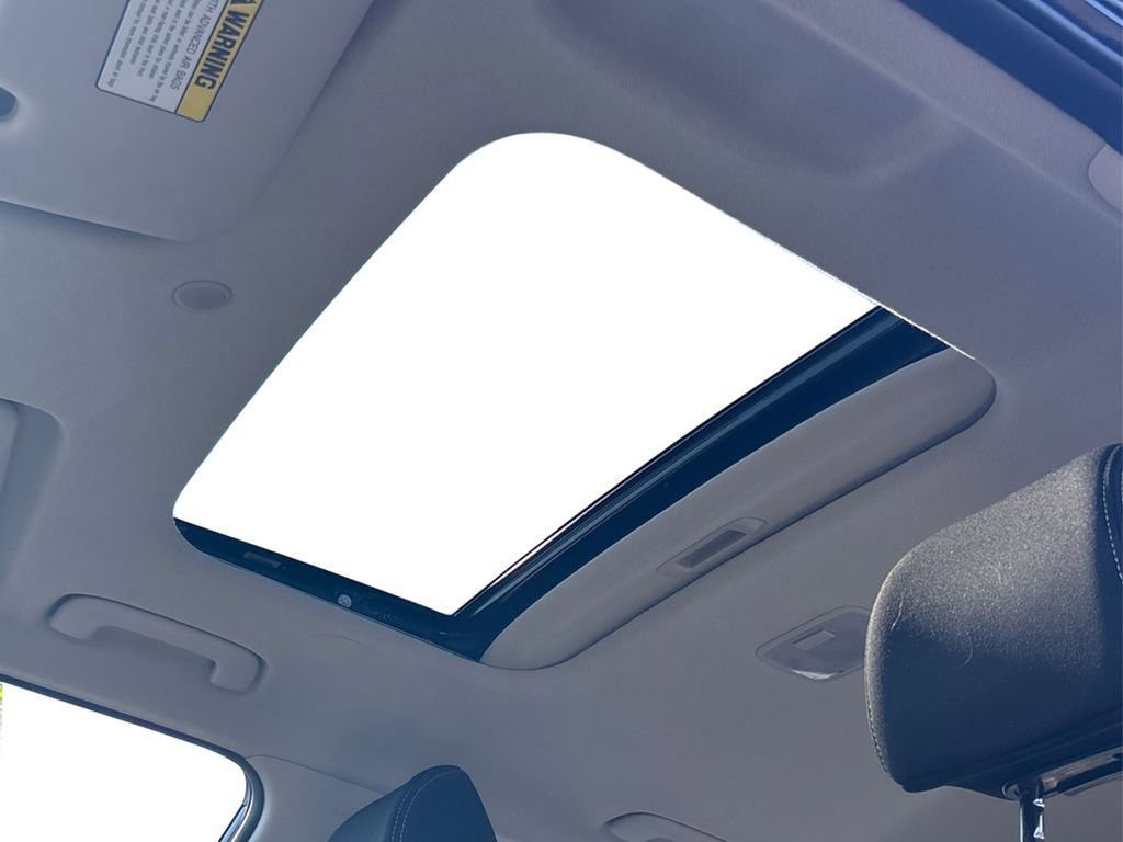 Used 2022 Hyundai Venue SEL w/ Cargo Package image 24