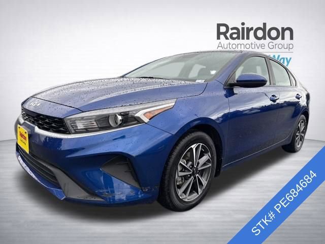 Used 2023 Kia Forte LXS image 3