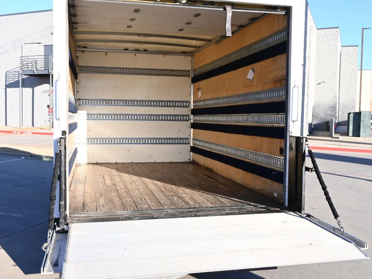 Used 2017 Chevrolet Express 3500 RWD image 15