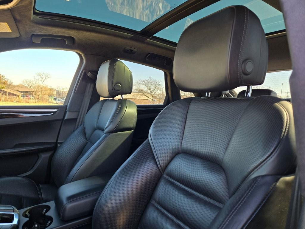 Used 2017 Porsche Macan Turbo image 21