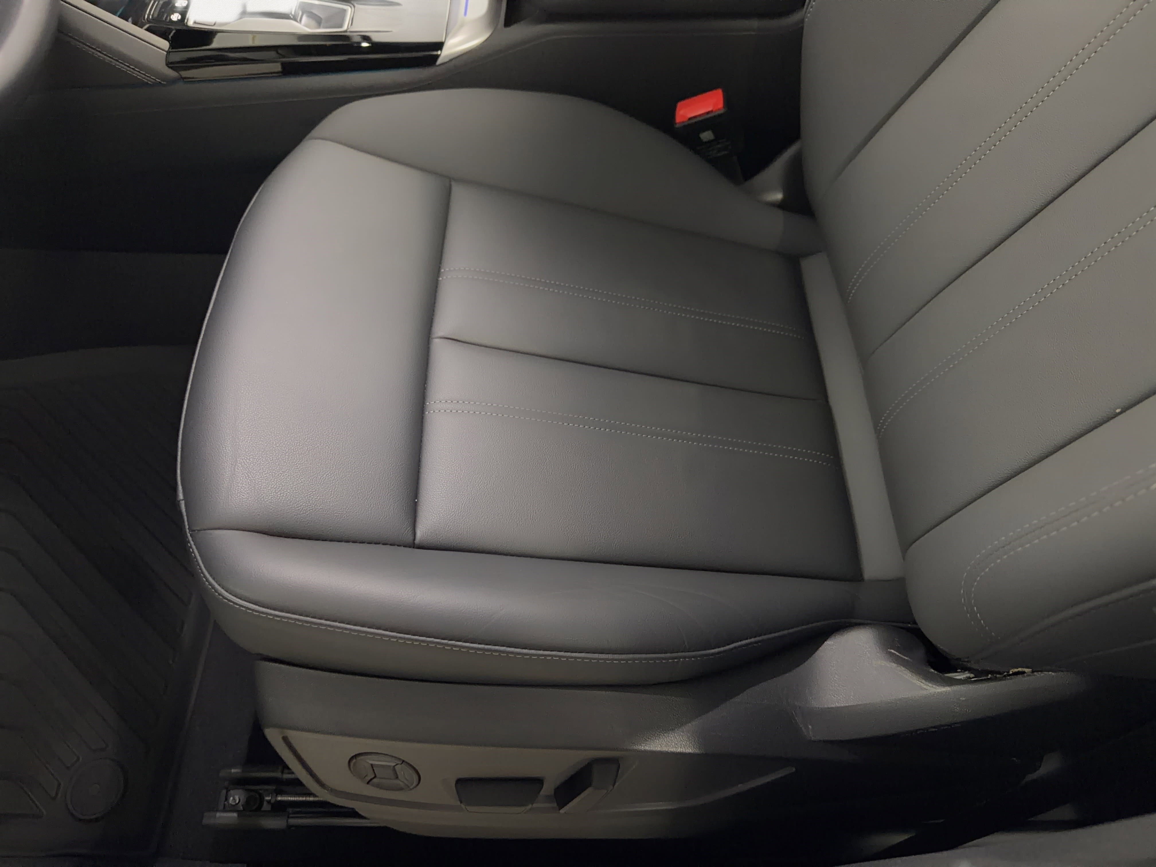 Used 2025 Audi Q5 Premium w/ Convenience Package AWD/4WD image 16