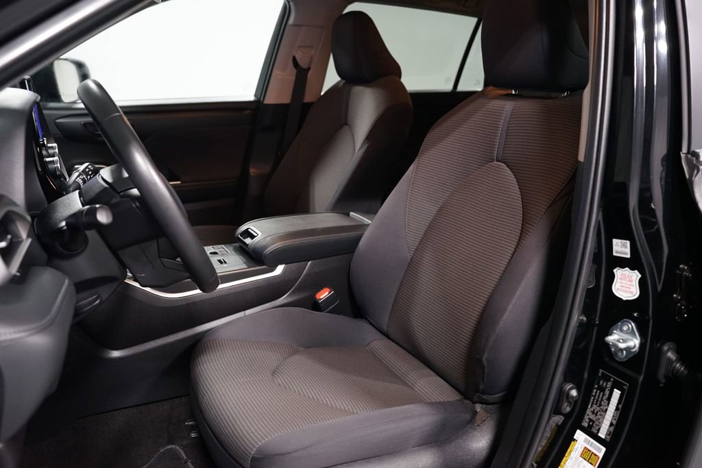 Certified 2024 Toyota Highlander LE image 27