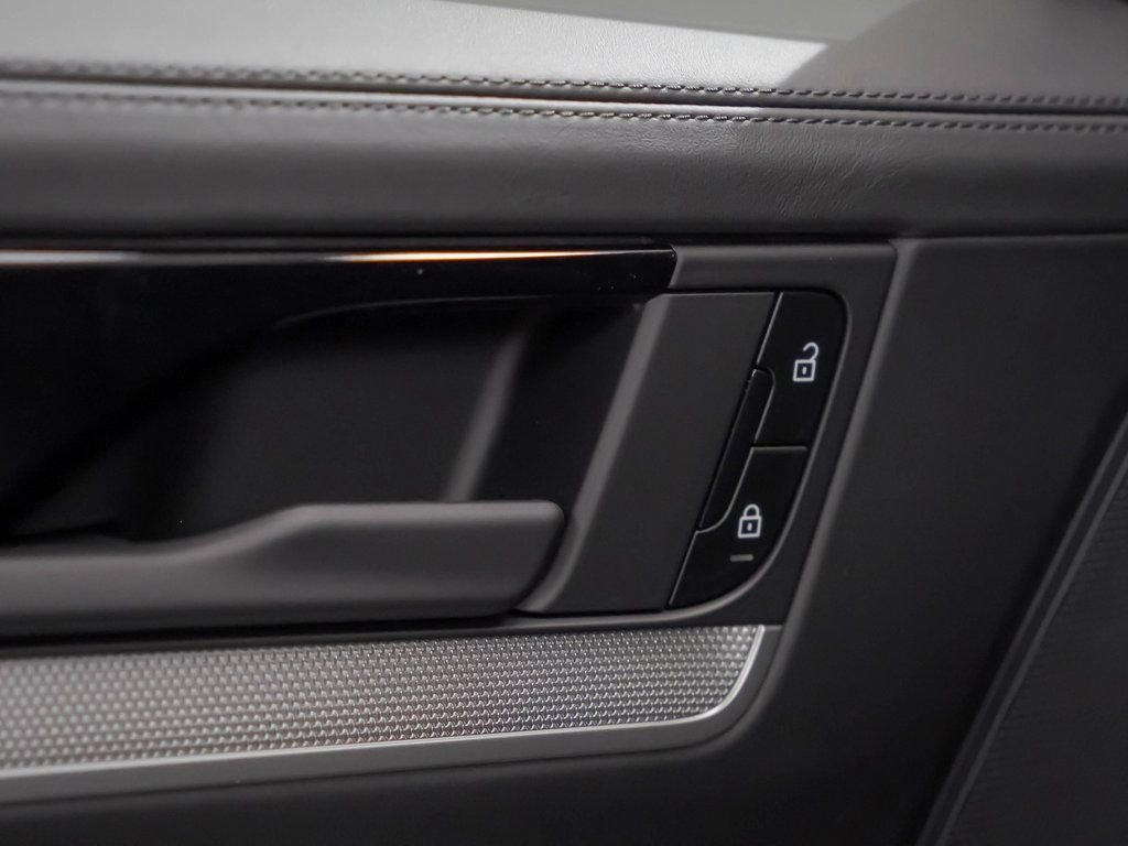 Certified 2025 Porsche Cayenne Coupe image 15