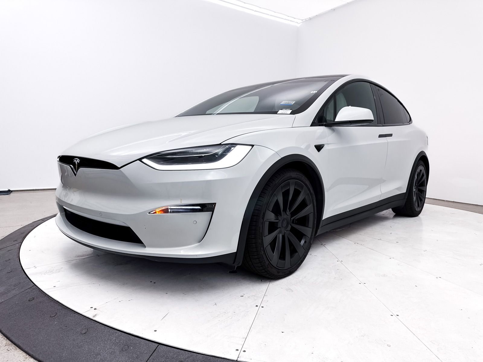 Used 2022 Tesla Model X image 13