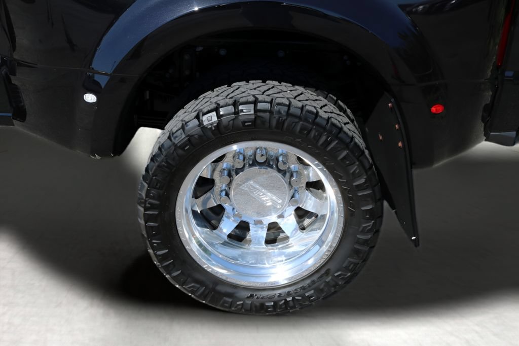 Used 2025 Ford F350 Platinum w/ FX4 Off-Road Package AWD/4WD image 9
