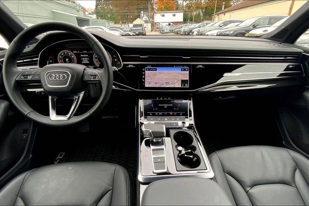 Certified 2025 Audi Q7 2.0T Premium w/ Convenience Plus Package image 16