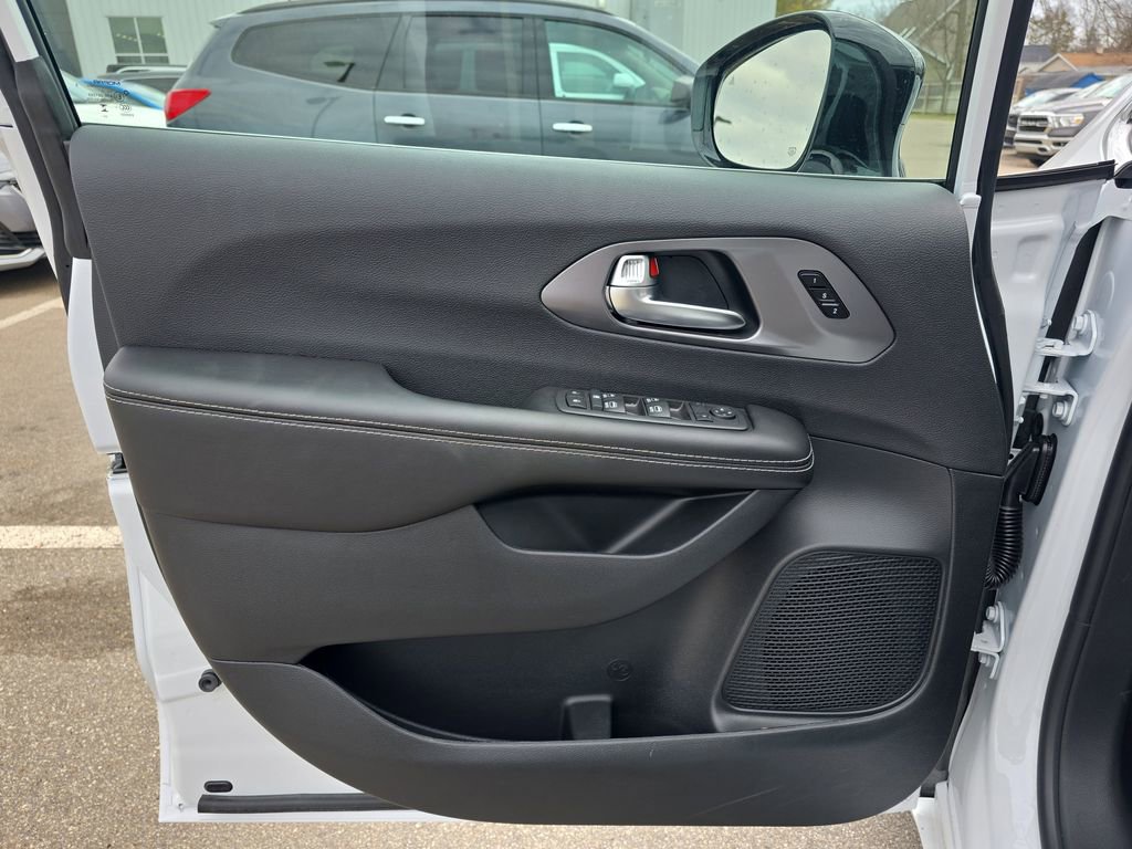 New 2026 Chrysler Pacifica Select image 28