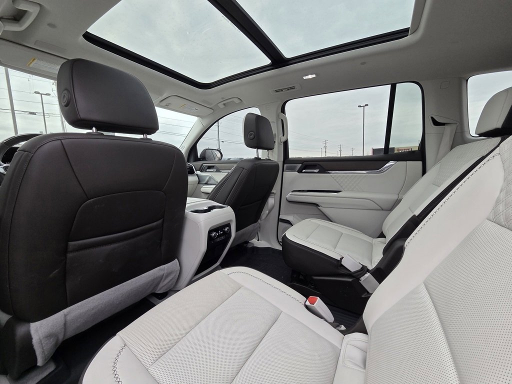 Used 2024 GMC Acadia Denali w/ Super Cruise Package image 26