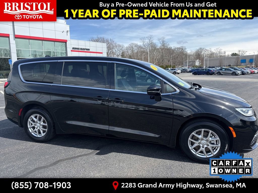 Used 2025 Chrysler Pacifica Select image 4