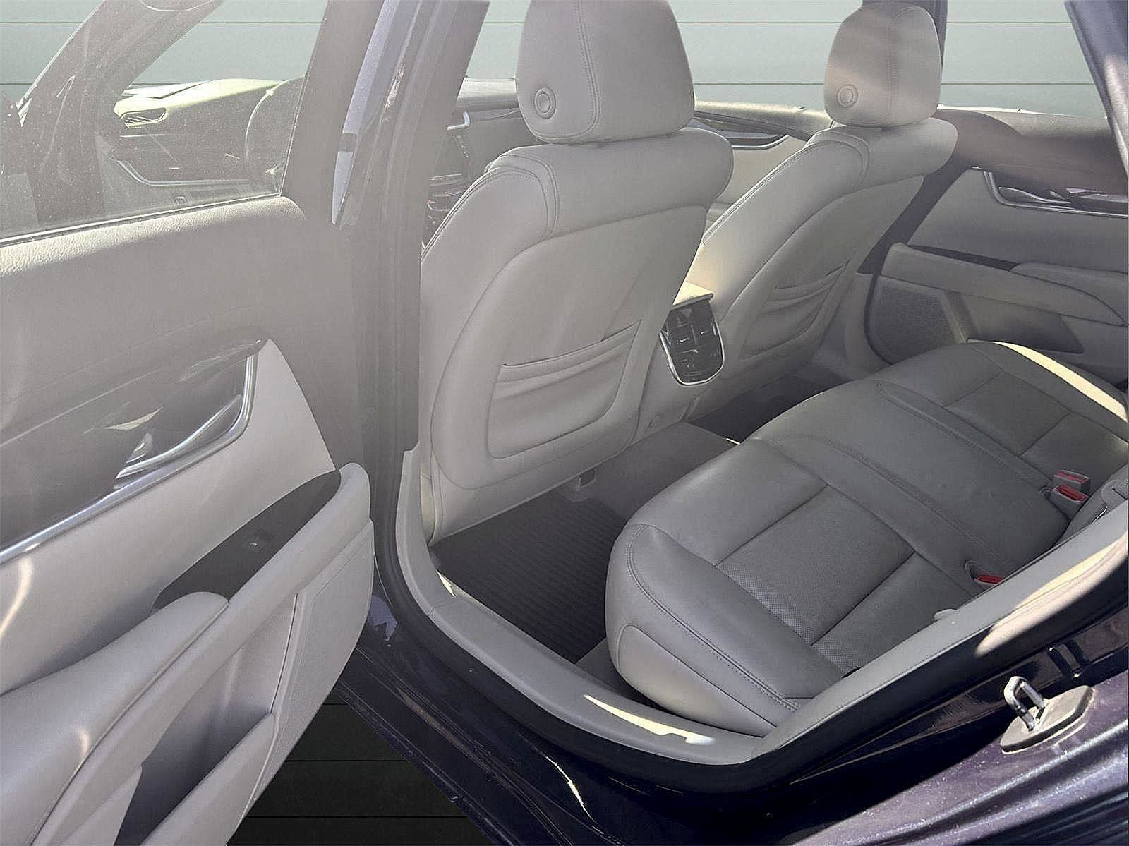 Used 2015 Cadillac XTS Luxury w/ Driver Awareness Package image 12