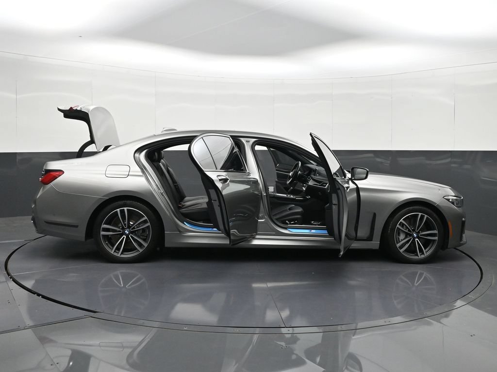 Used 2022 BMW 750i xDrive w/ M Sport Package AWD/4WD image 41
