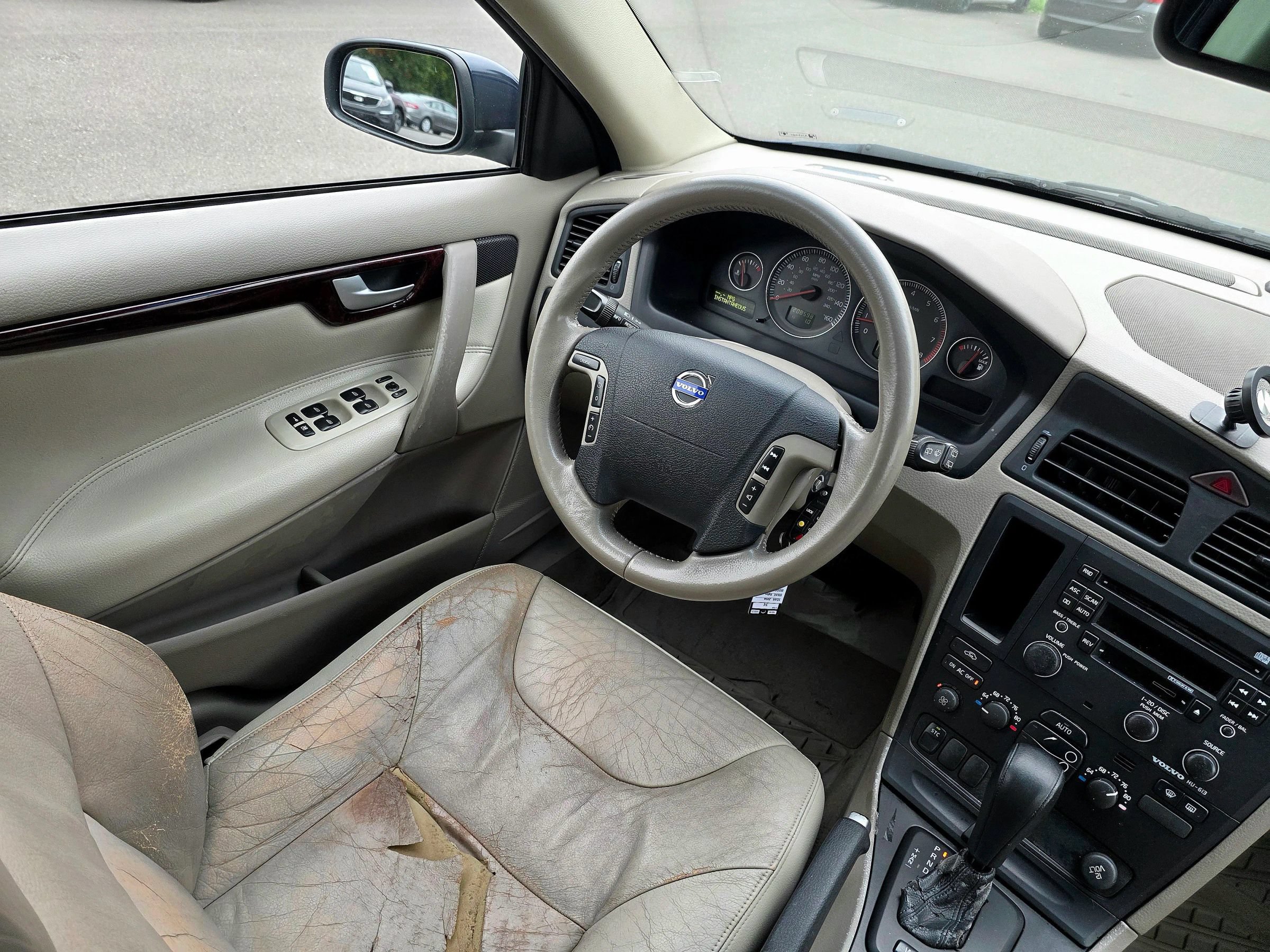 Used 2004 Volvo V70 2.5T FWD image 22