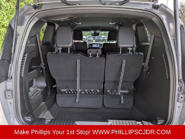 Used 2025 Chrysler Pacifica Select FWD image 12