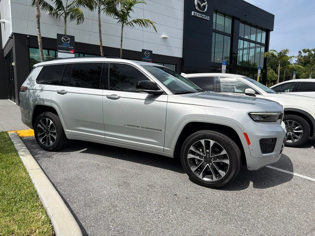 Used 2023 Jeep Grand Cherokee L Overland RWD image 4