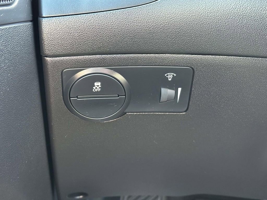 Used 2013 Hyundai Genesis 2.0T image 21