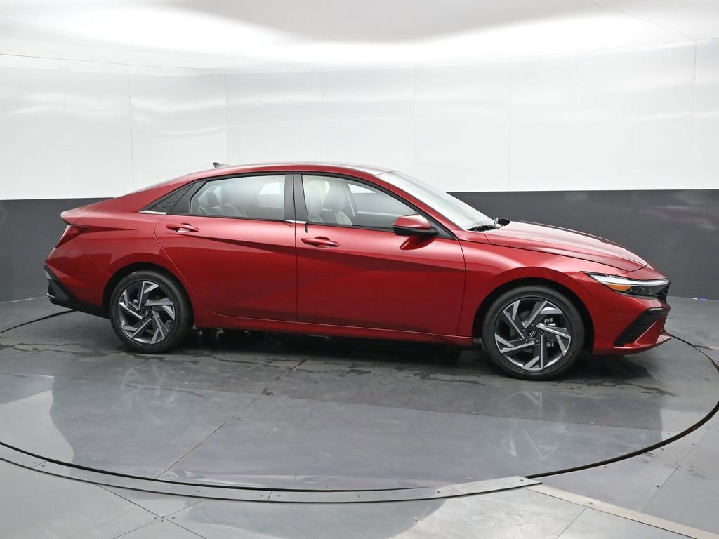 New 2025 Hyundai Elantra Limited image 4