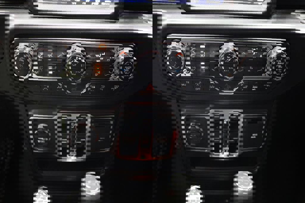 Used 2022 Jeep Wrangler Unlimited Sahara image 22