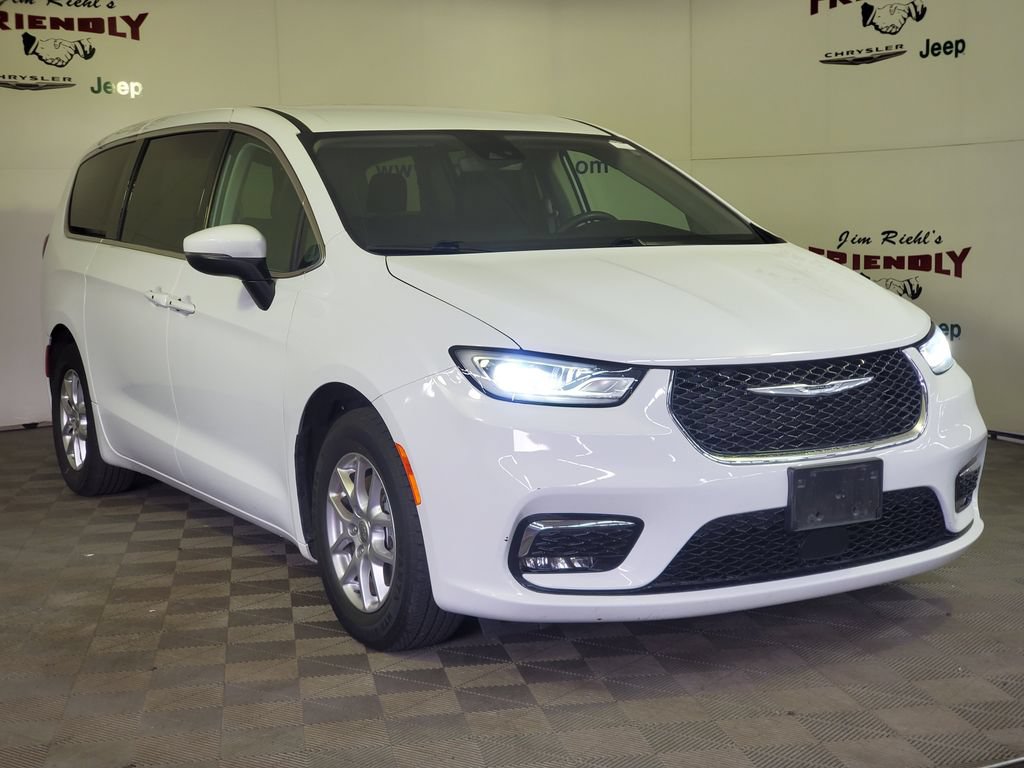Used 2023 Chrysler Pacifica Touring-L FWD video 2