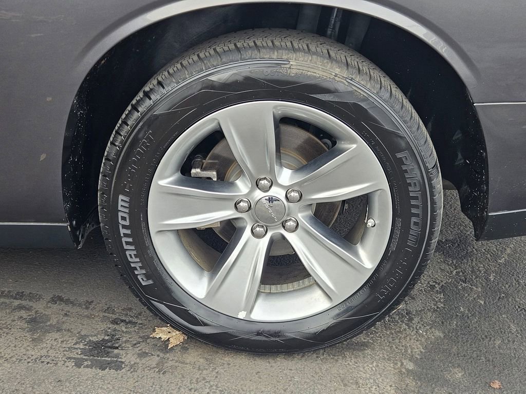 Used 2022 Dodge Challenger SXT image 35