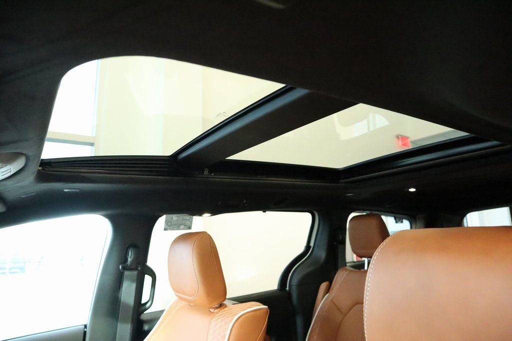 New 2026 Chrysler Pacifica Pinnacle FWD image 18