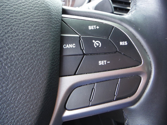 Used 2019 Jeep Cherokee Latitude Plus w/ Cold Weather Group AWD/4WD image 36