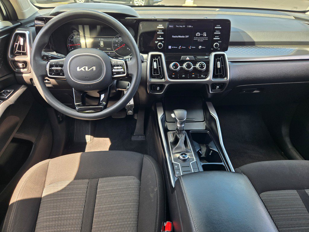 Used 2022 Kia Sorento LX AWD/4WD image 16