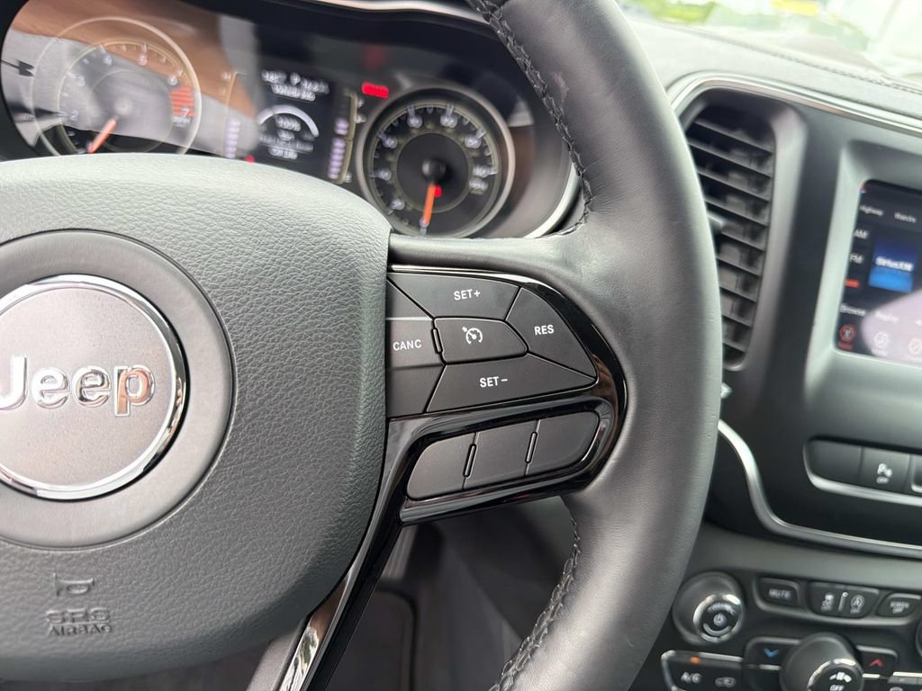Used 2021 Jeep Cherokee Latitude Plus AWD/4WD image 27