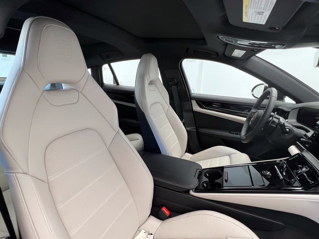 Used 2026 Porsche Panamera RWD image 18