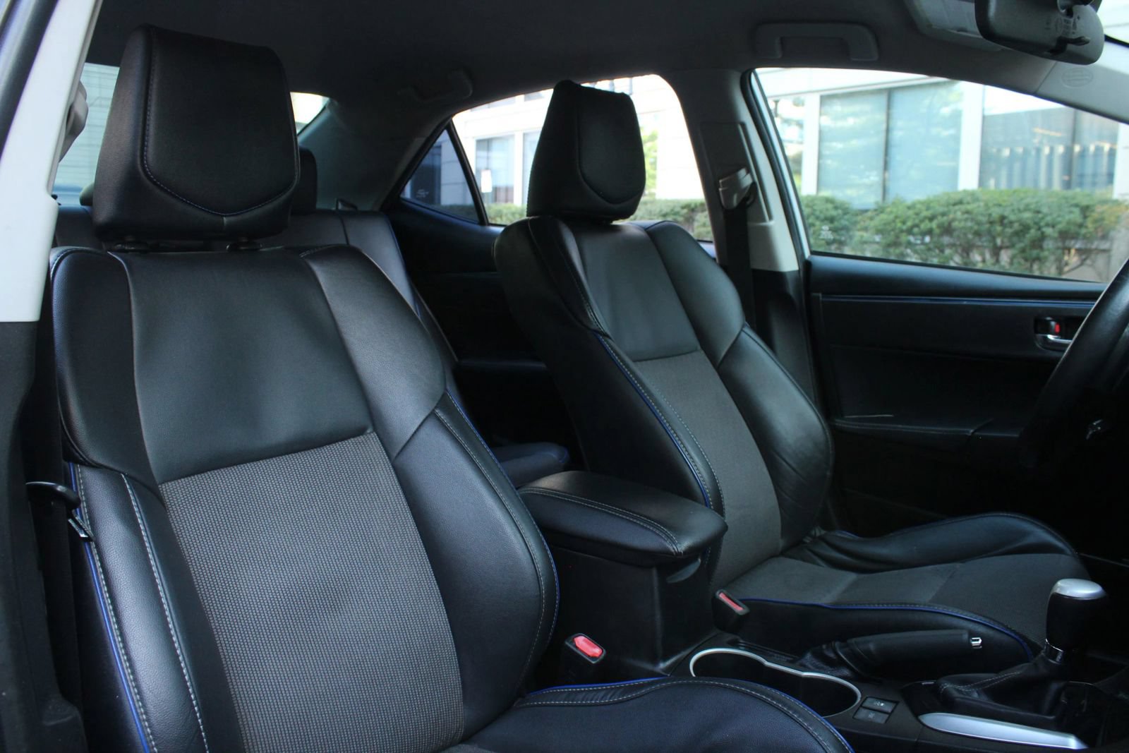 Used 2017 Toyota Corolla SE FWD image 23