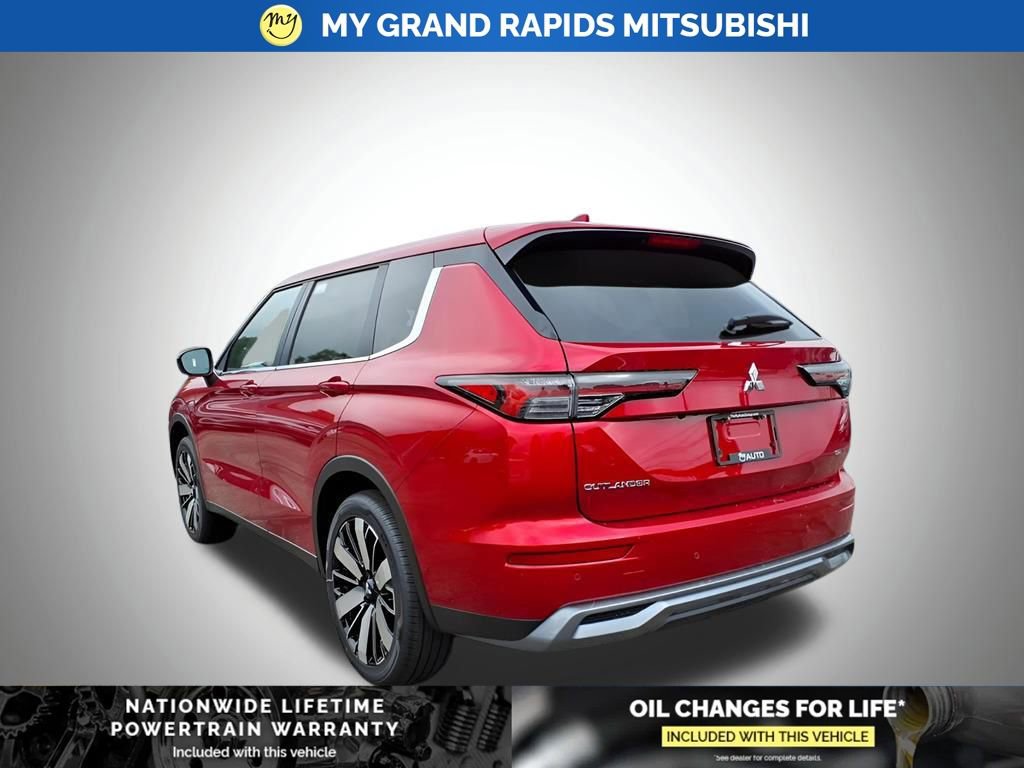 New 2025 Mitsubishi Outlander SE image 4