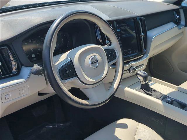 Used 2018 Volvo XC60 T6 Momentum w/ Vision Package image 10
