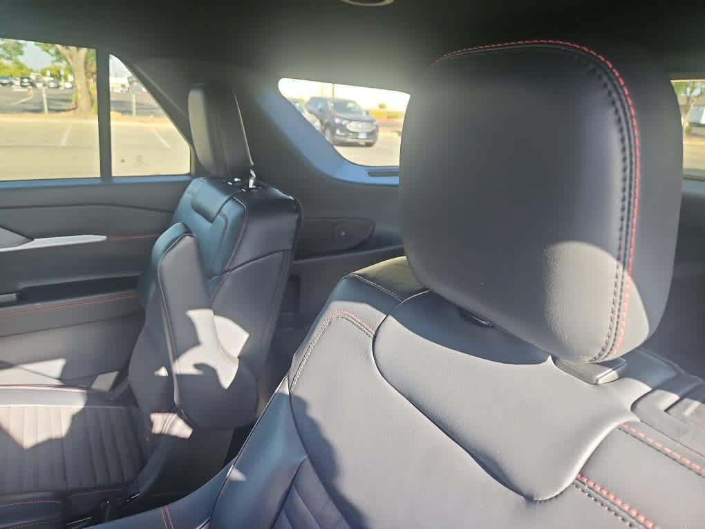 Used 2025 Ford Explorer ST-Line w/ Premium Package RWD image 13