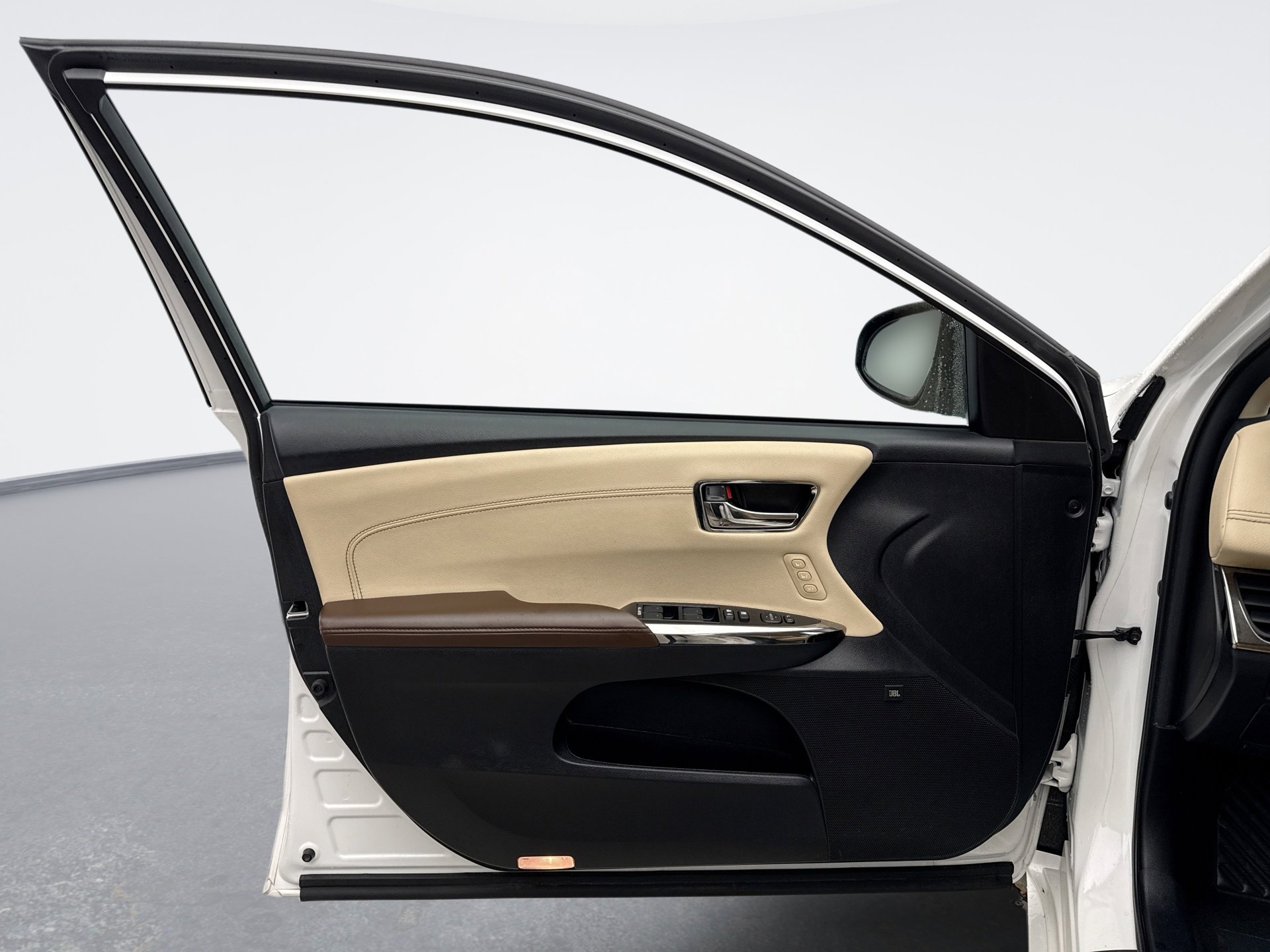 Used 2017 Toyota Avalon Limited w/ Carpet Mat Package image 9