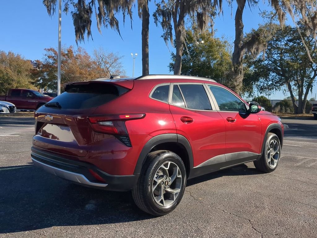Used 2025 Chevrolet Trax LT w/ LT Convenience Package image 4