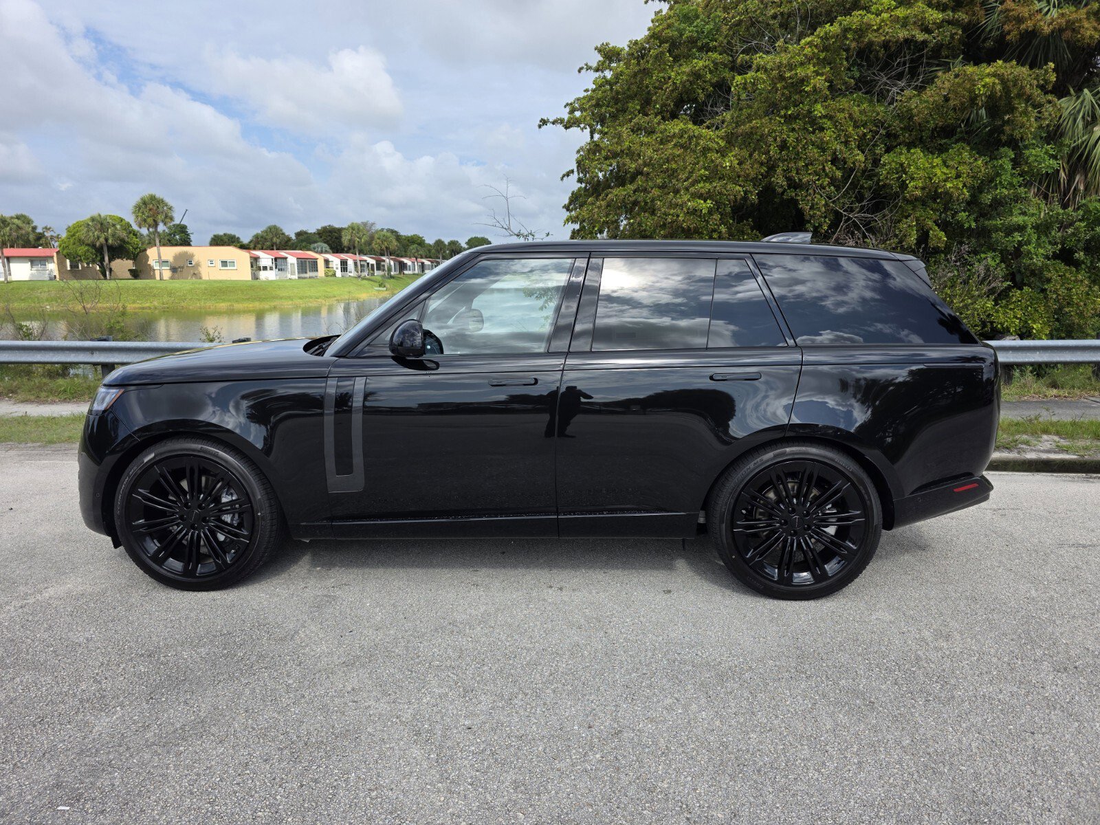 New 2026 Land Rover Range Rover SE AWD/4WD image 7