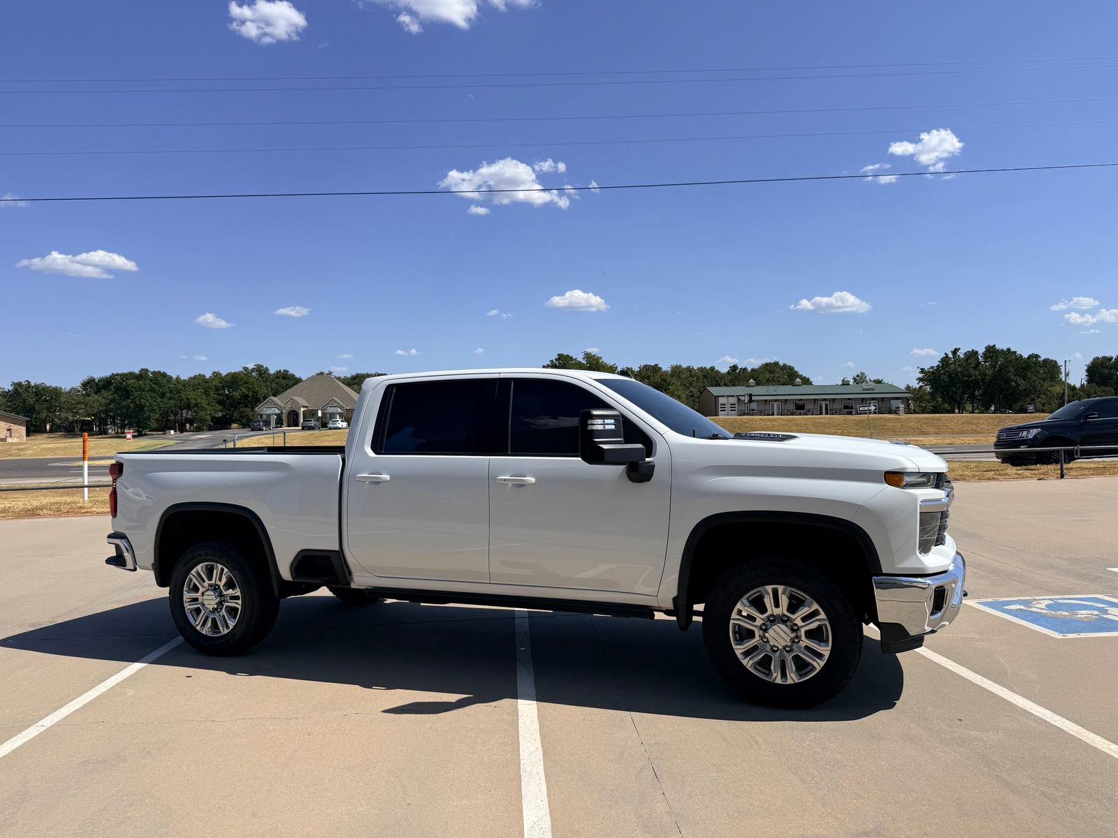Used 2024 Chevrolet Silverado 2500 LT AWD/4WD image 5