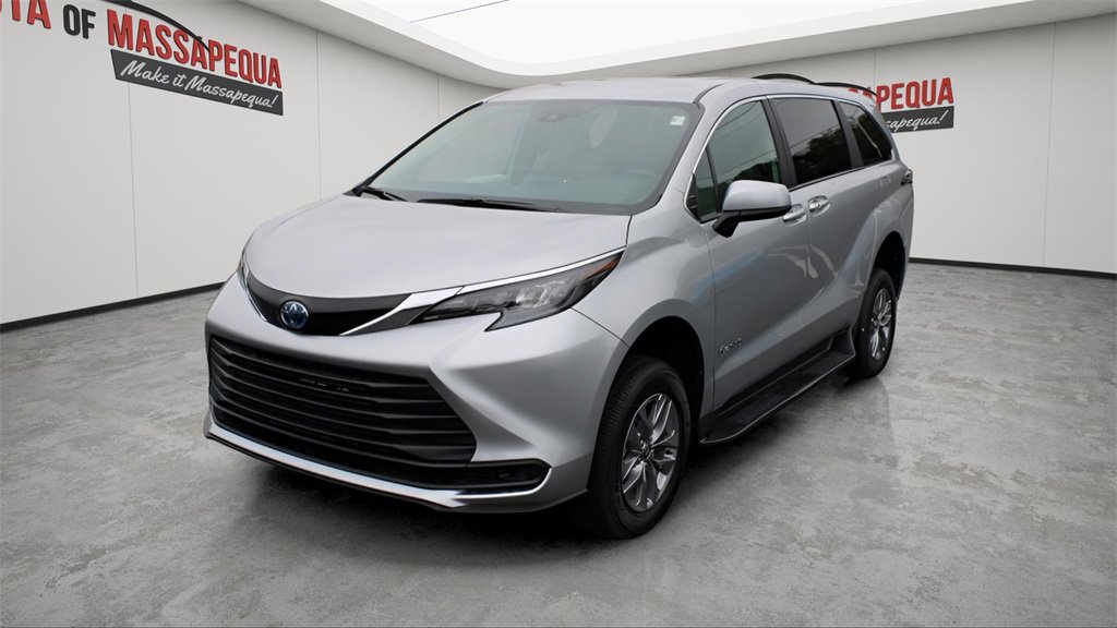Used 2025 Toyota Sienna LE