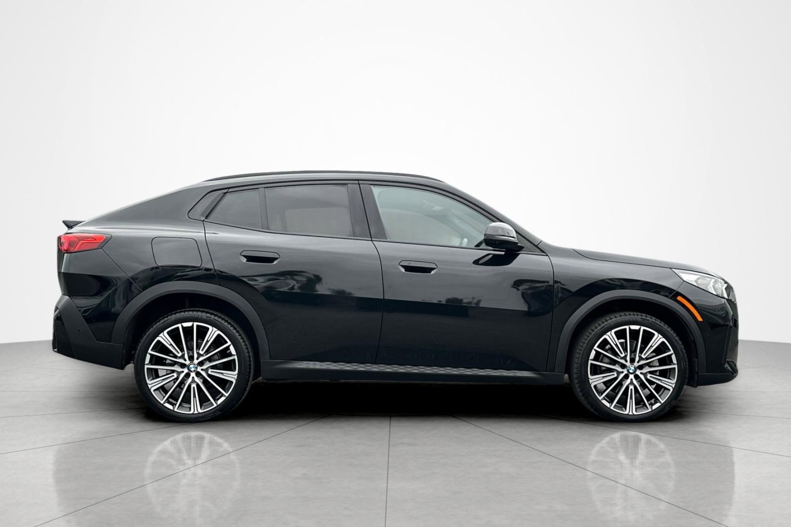 Used 2025 BMW X2 xDrive28i w/ Technology Package AWD/4WD image 6